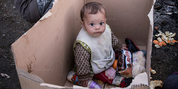 Miriam at the refugee camp in Idomeni, Greece. © Fotomovimiento/RoberAstorgano